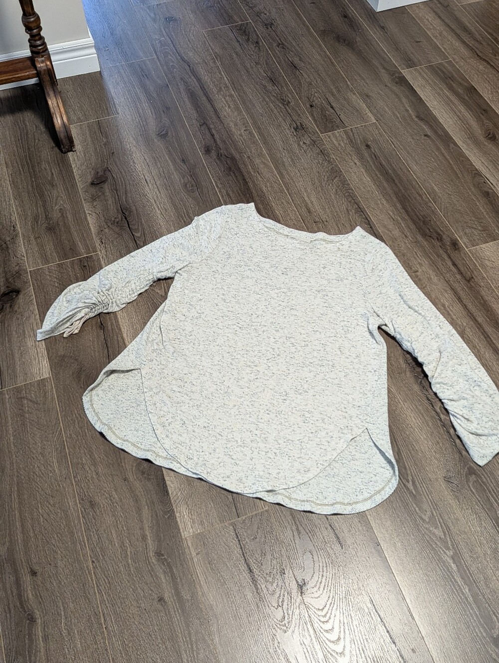 Antropology. Light Heather Gray Long  Sleeve Scoop-Hem Top. Ribbed On Back . S.